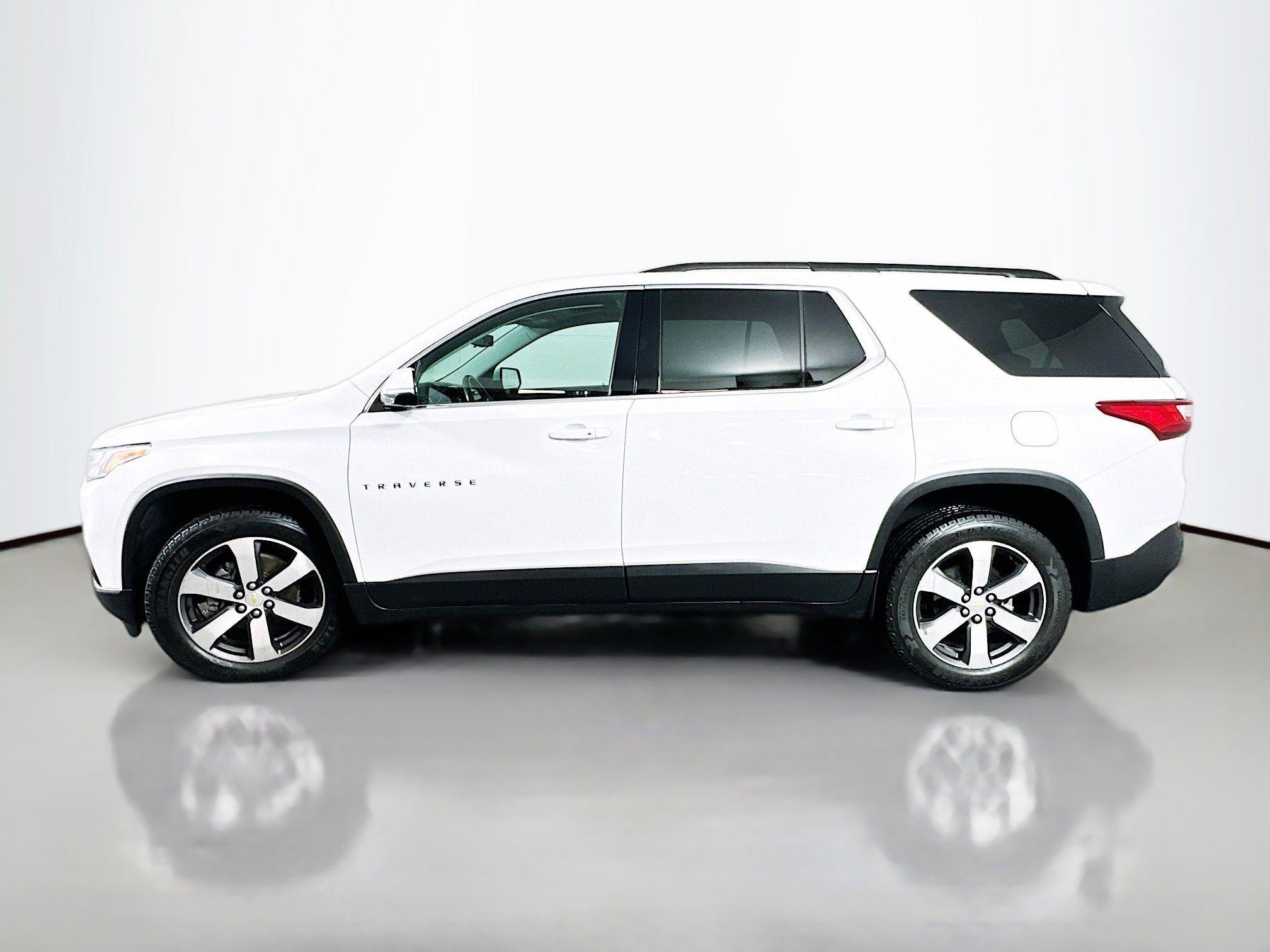 Used 2020 Chevrolet Traverse LT w/ LT Premium Package image 4
