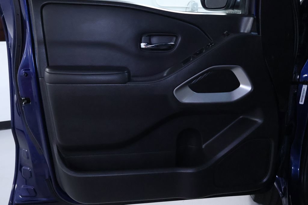 Used 2023 Nissan Frontier SV image 11