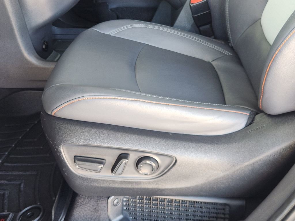 Used 2022 Toyota Sienna XSE w/ XSE Plus Package FWD image 24