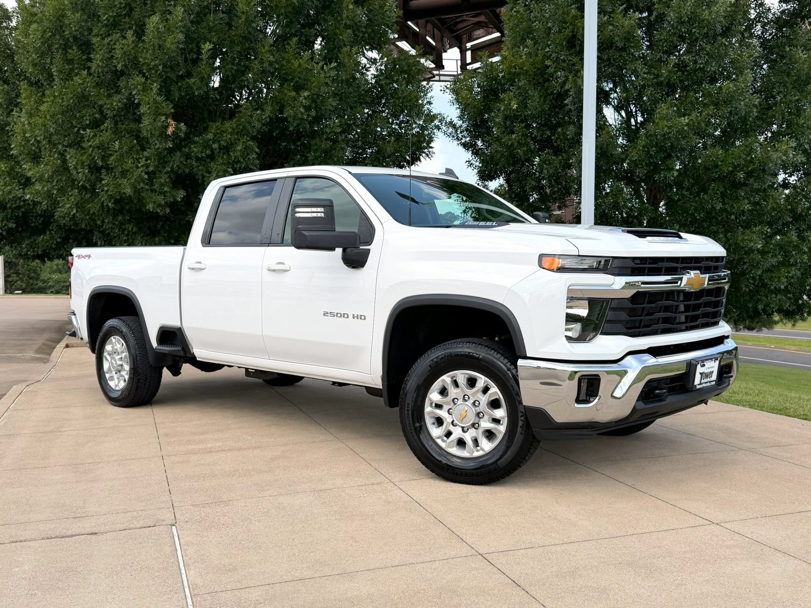 Used 2024 Chevrolet Silverado 2500 LT w/ Convenience Package AWD/4WD image 1