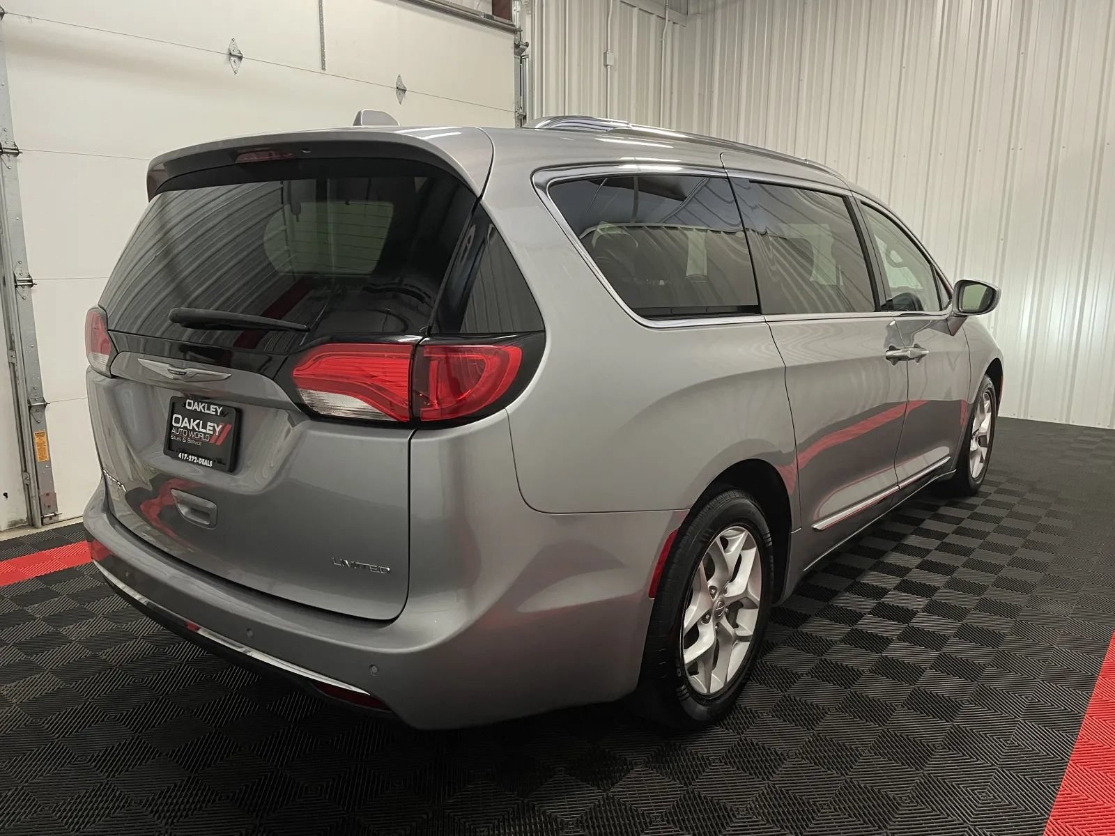 Used 2020 Chrysler Pacifica Limited FWD image 4