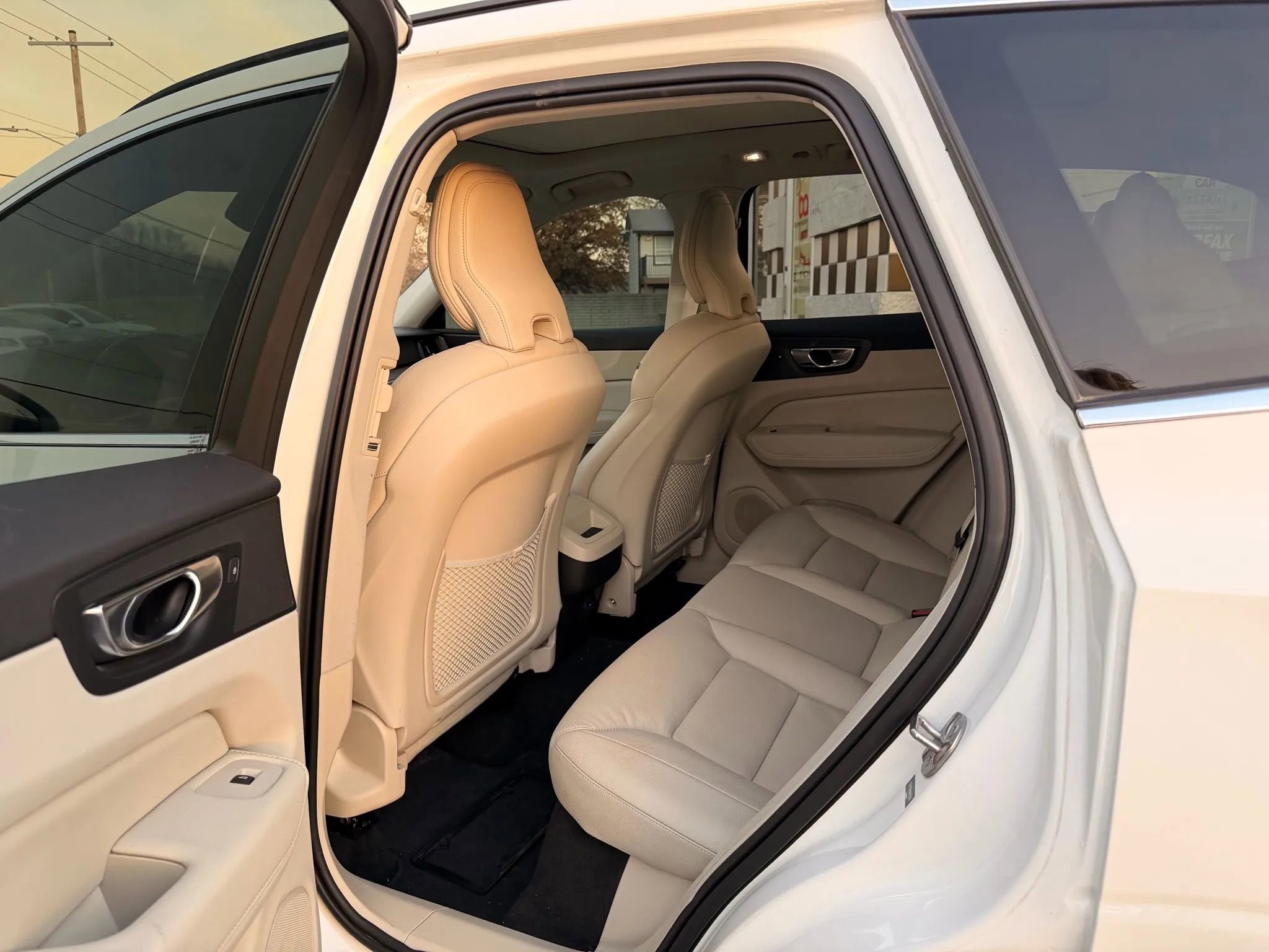 Used 2022 Volvo XC60 B5 Momentum AWD/4WD image 22