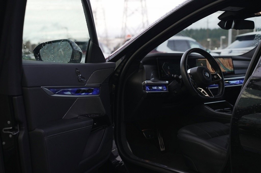 Used 2024 BMW 740i image 6