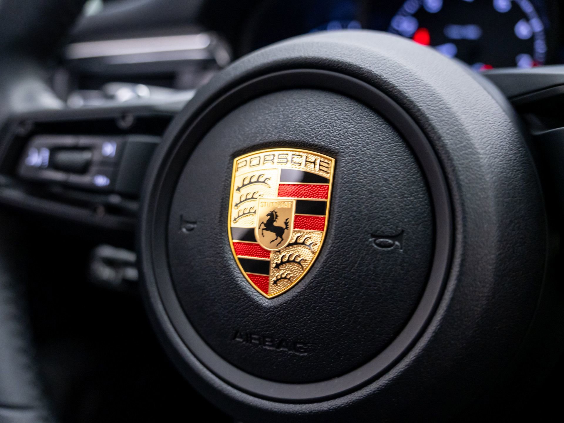 Certified 2025 Porsche Macan AWD/4WD image 22