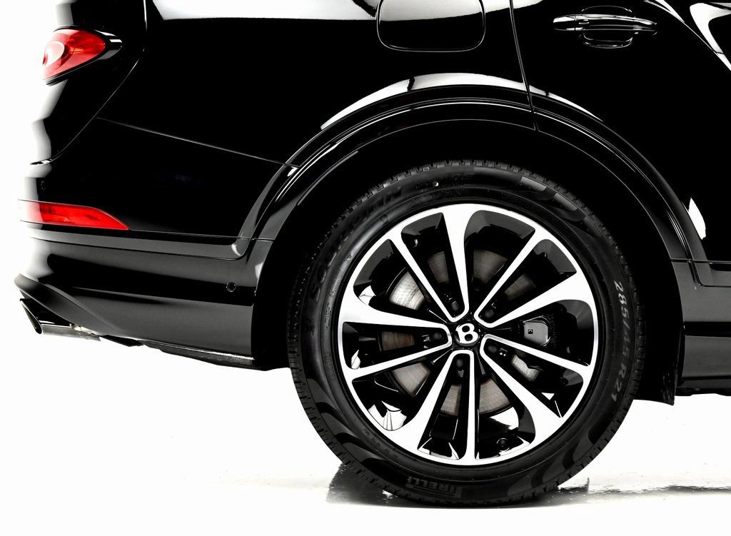 Used 2025 Bentley Bentayga AWD/4WD image 8