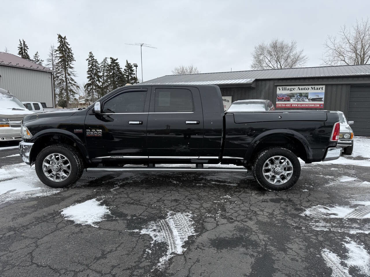 Used 2016 RAM 3500 Laramie Longhorn image 2