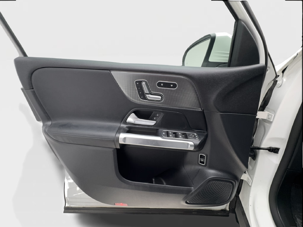 Used 2022 Mercedes-Benz EQB 300 4MATIC image 25