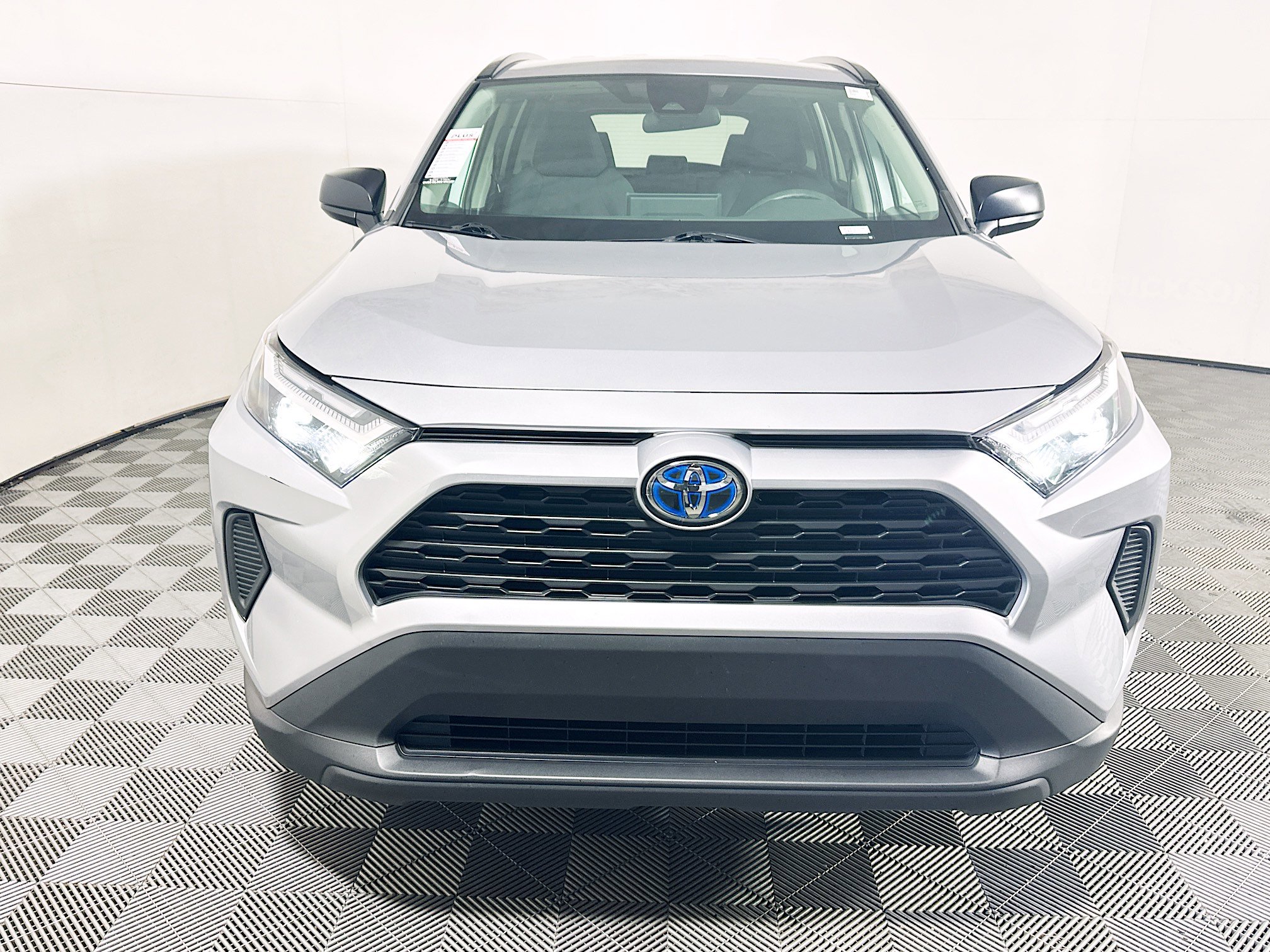 Used 2024 Toyota RAV4 LE AWD/4WD image 8