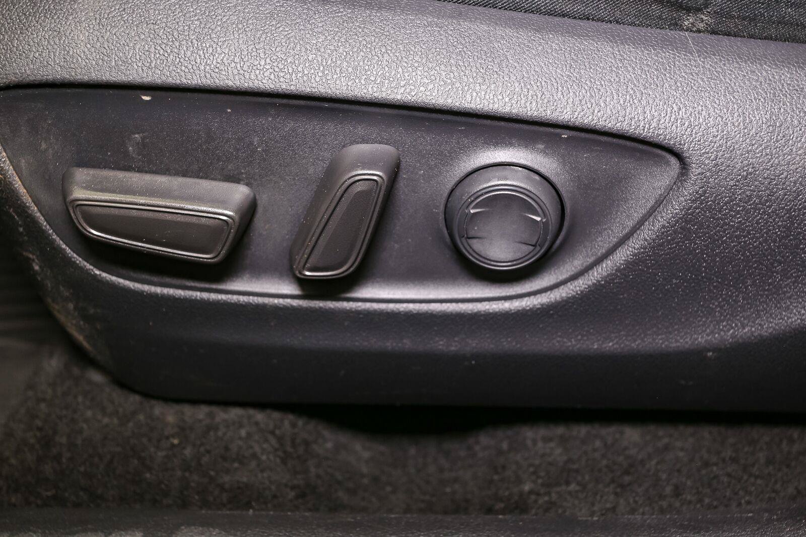 Used 2021 Toyota RAV4 XLE AWD/4WD image 39