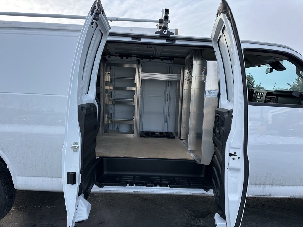 Used 2025 Chevrolet Express 2500 Extended w/ Communications Package image 21