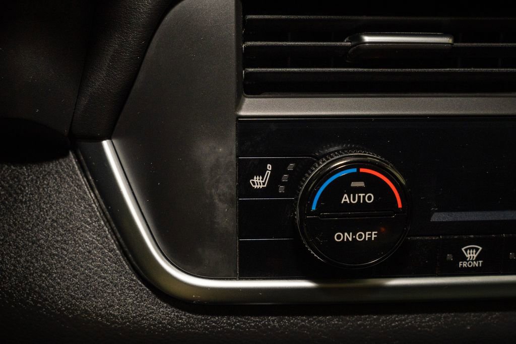 Certified 2025 Nissan Rogue SV image 15