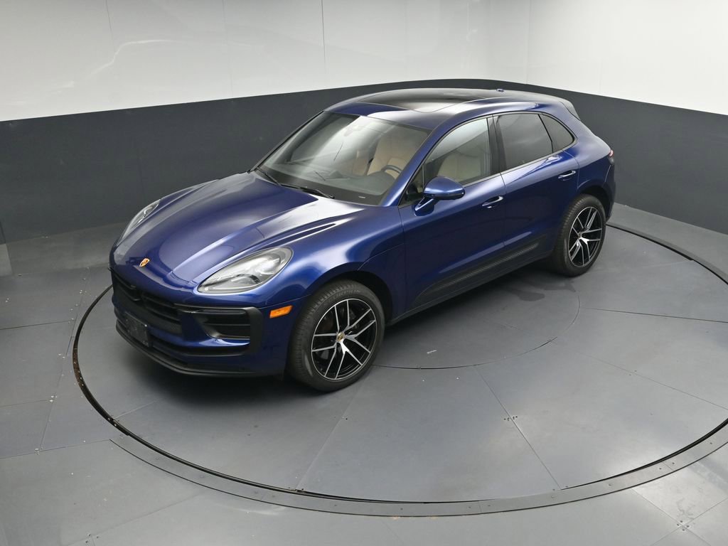 Certified 2023 Porsche Macan AWD/4WD image 34