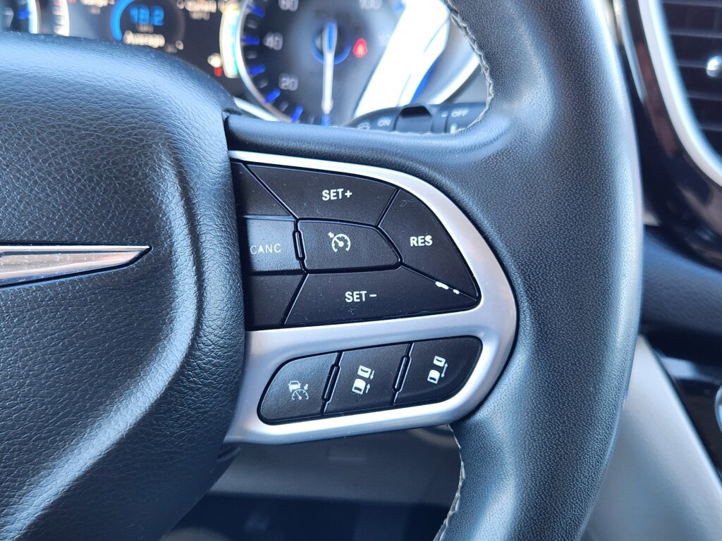 Used 2022 Chrysler Pacifica Touring-L image 21