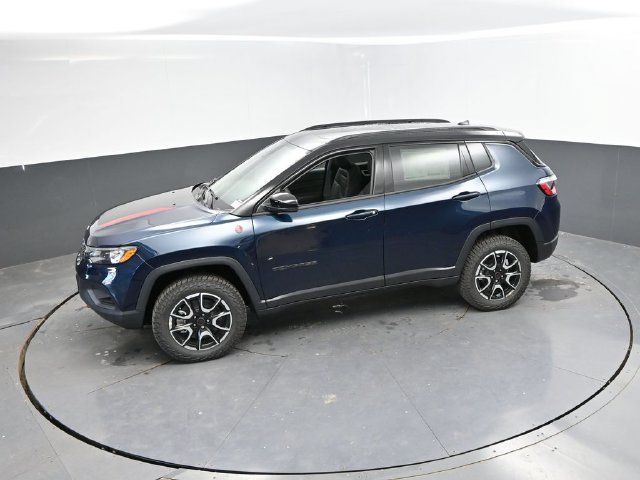 New 2026 Jeep Compass Trailhawk w/ Sun, Sound & Navigation Group AWD/4WD image 37