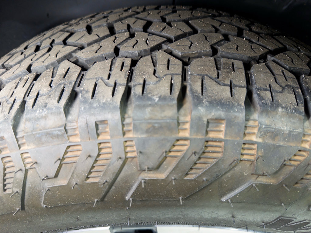 Used 2025 Rivian R1S Adventure Dual AWD/4WD image 34