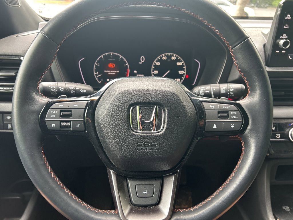 Used 2024 Honda Pilot TrailSport image 2