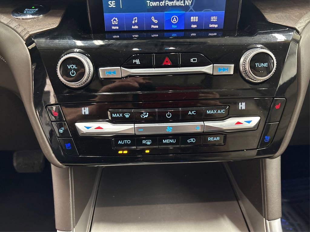 Used 2021 Ford Explorer Platinum w/ Equipment Group 601A AWD/4WD image 36