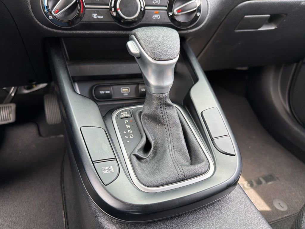 Used 2025 Kia Soul LX w/ LX Technology Package FWD image 13