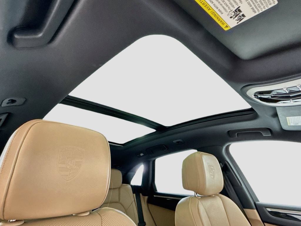 Certified 2025 Porsche Macan AWD/4WD image 20