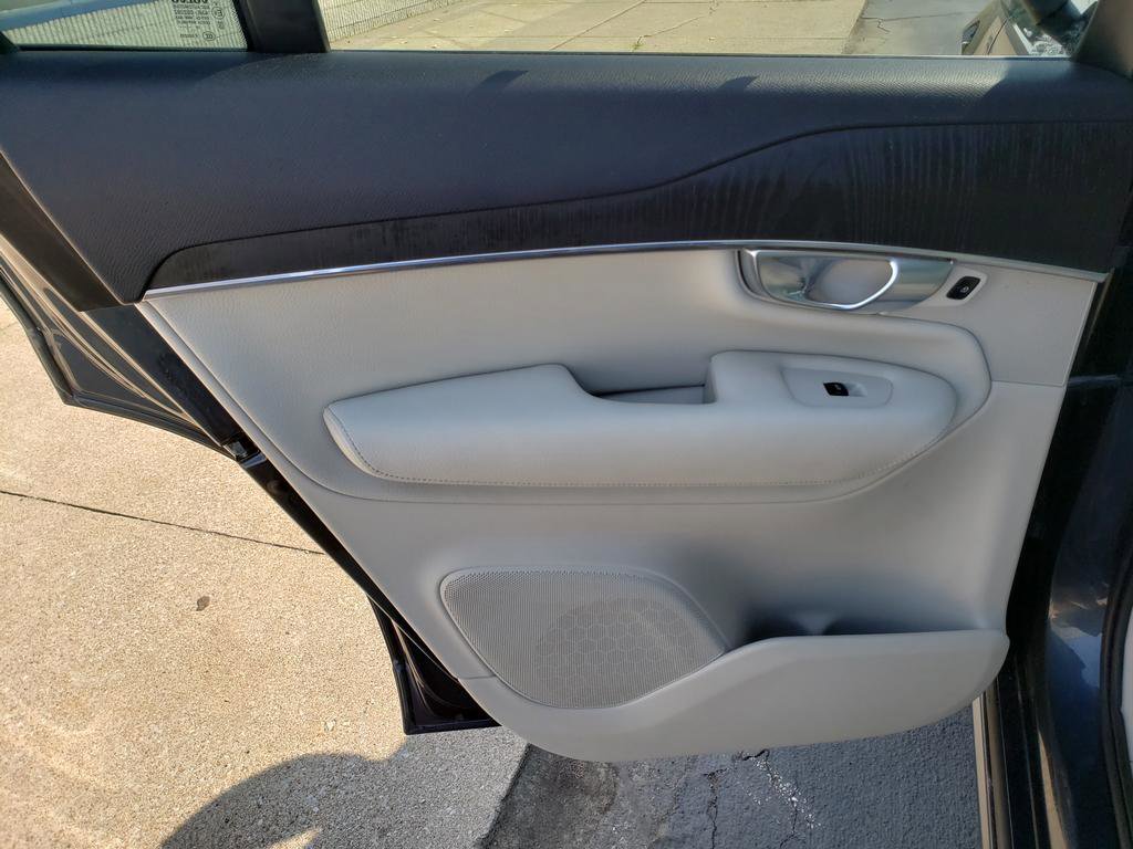 Used 2020 Volvo XC90 T5 Momentum w/ Protection Package image 13