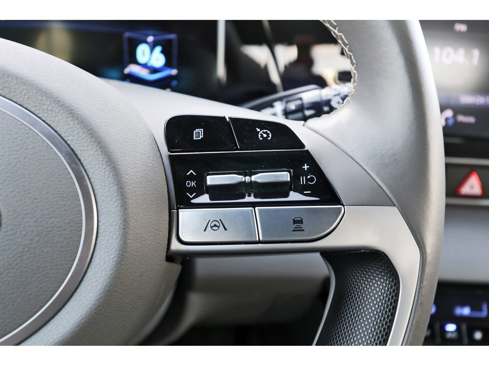 Used 2021 Hyundai Elantra SEL w/ Convenience Package image 18