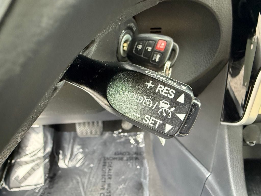 Used 2017 Toyota Corolla LE w/ Carpet Mat Package (TMS) FWD image 30