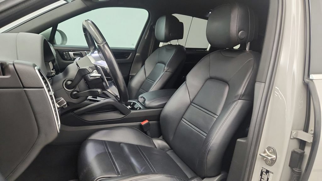 Used 2022 Porsche Cayenne Platinum Edition AWD/4WD image 24