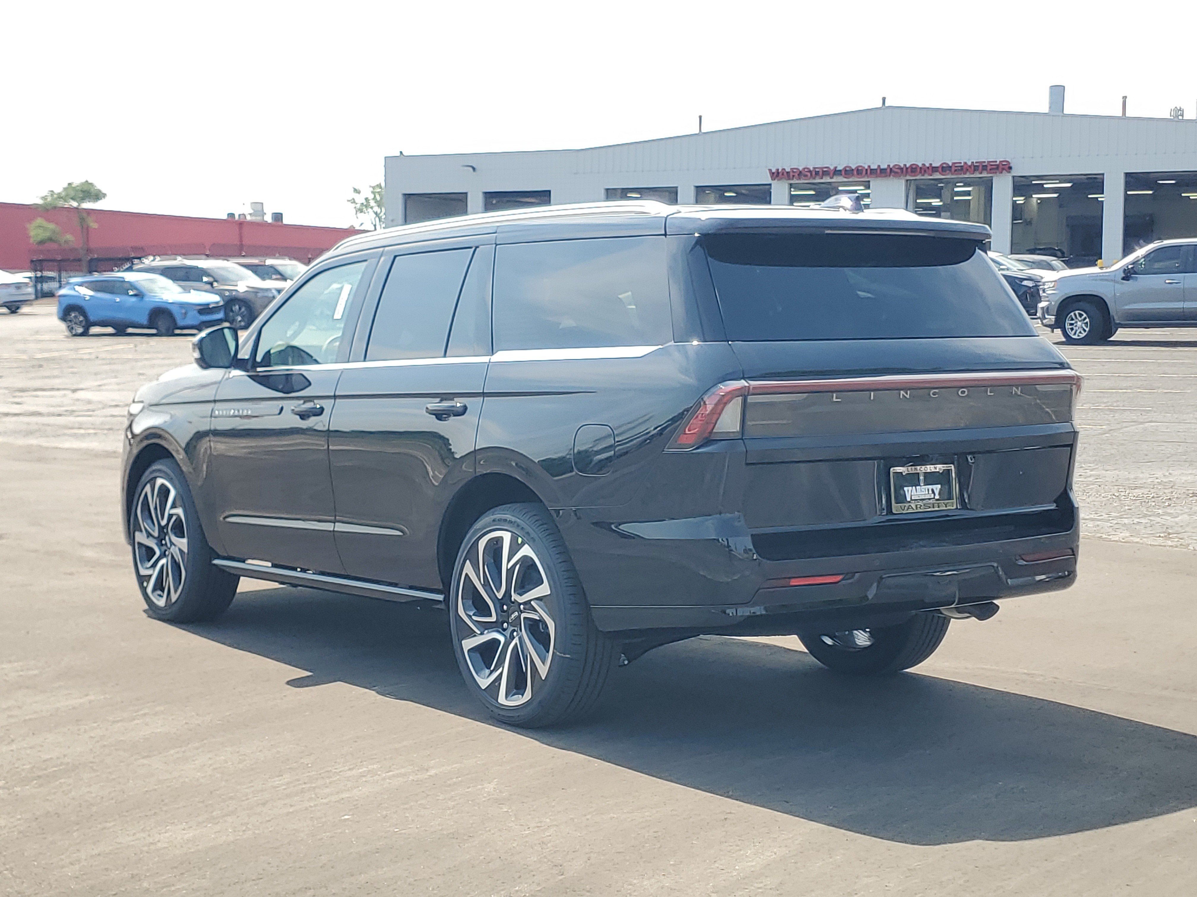 New 2027 Lincoln Navigator Black Label AWD/4WD image 3