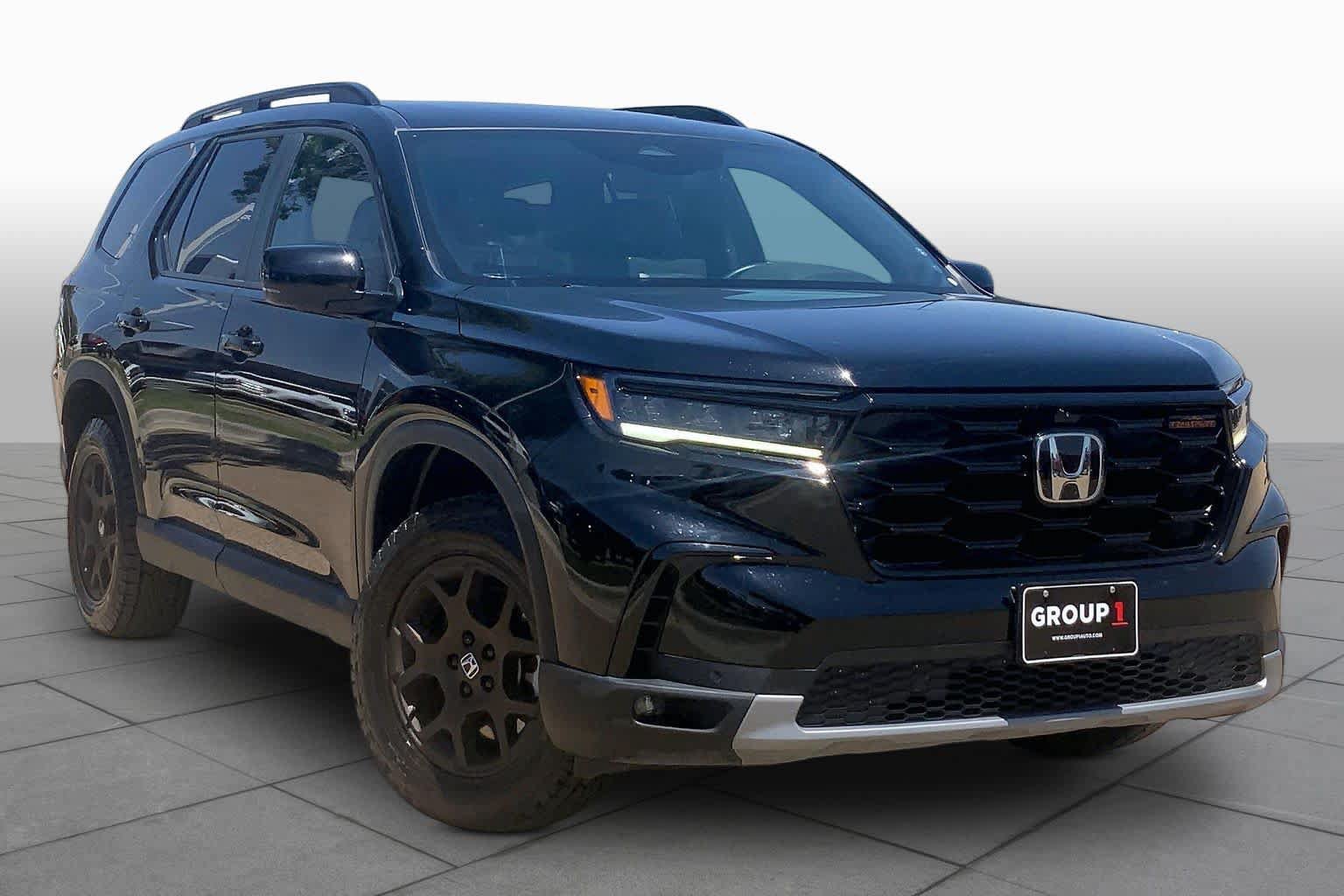 Used 2025 Honda Pilot TrailSport image 3