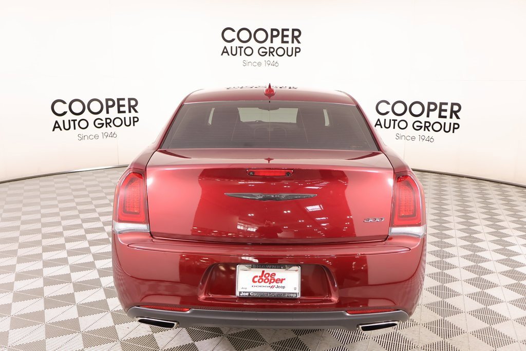 Used 2023 Chrysler 300 Touring w/ Sport Appearance Package image 20