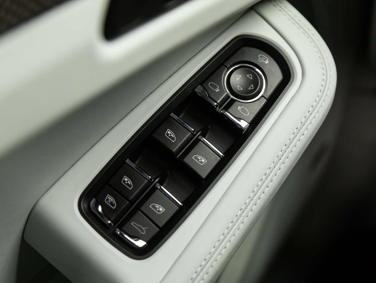 Used 2024 Porsche Macan GTS AWD/4WD image 19