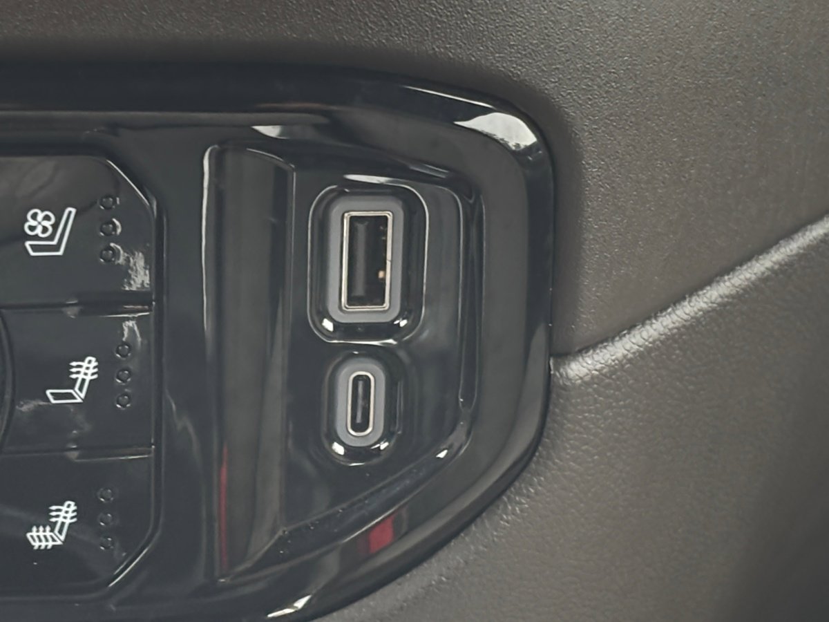 Certified 2024 GMC Sierra 2500 SLT w/ Texas SLT Premium Package image 4