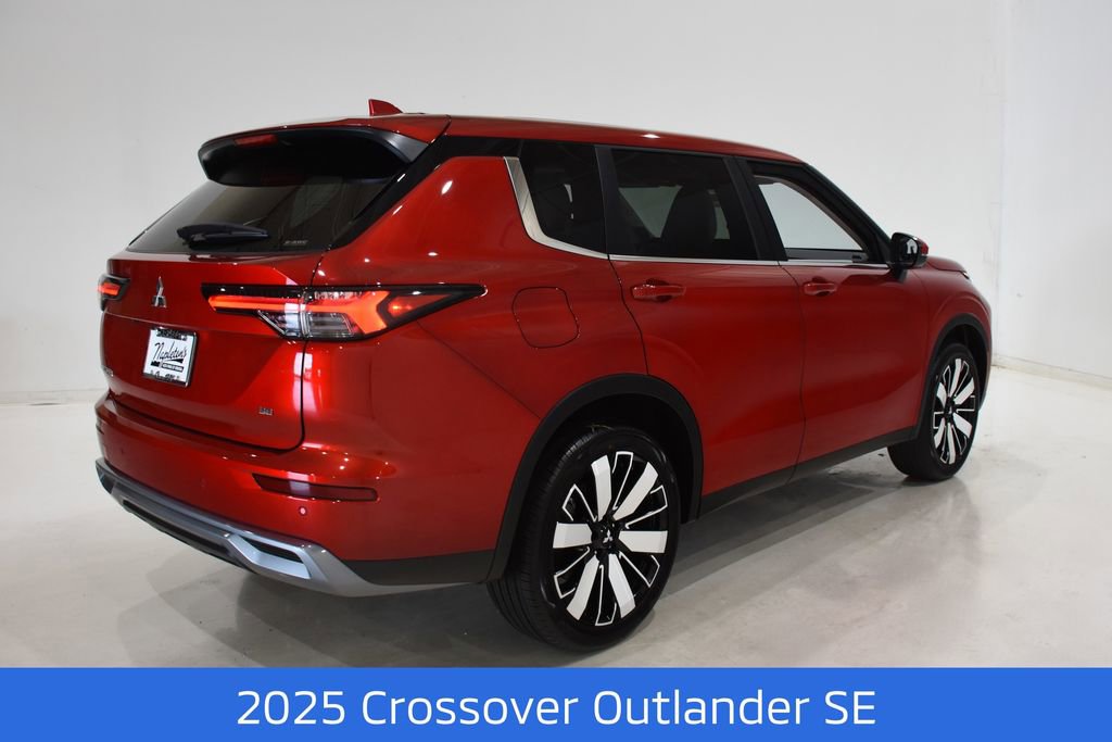 New 2025 Mitsubishi Outlander SE image 4