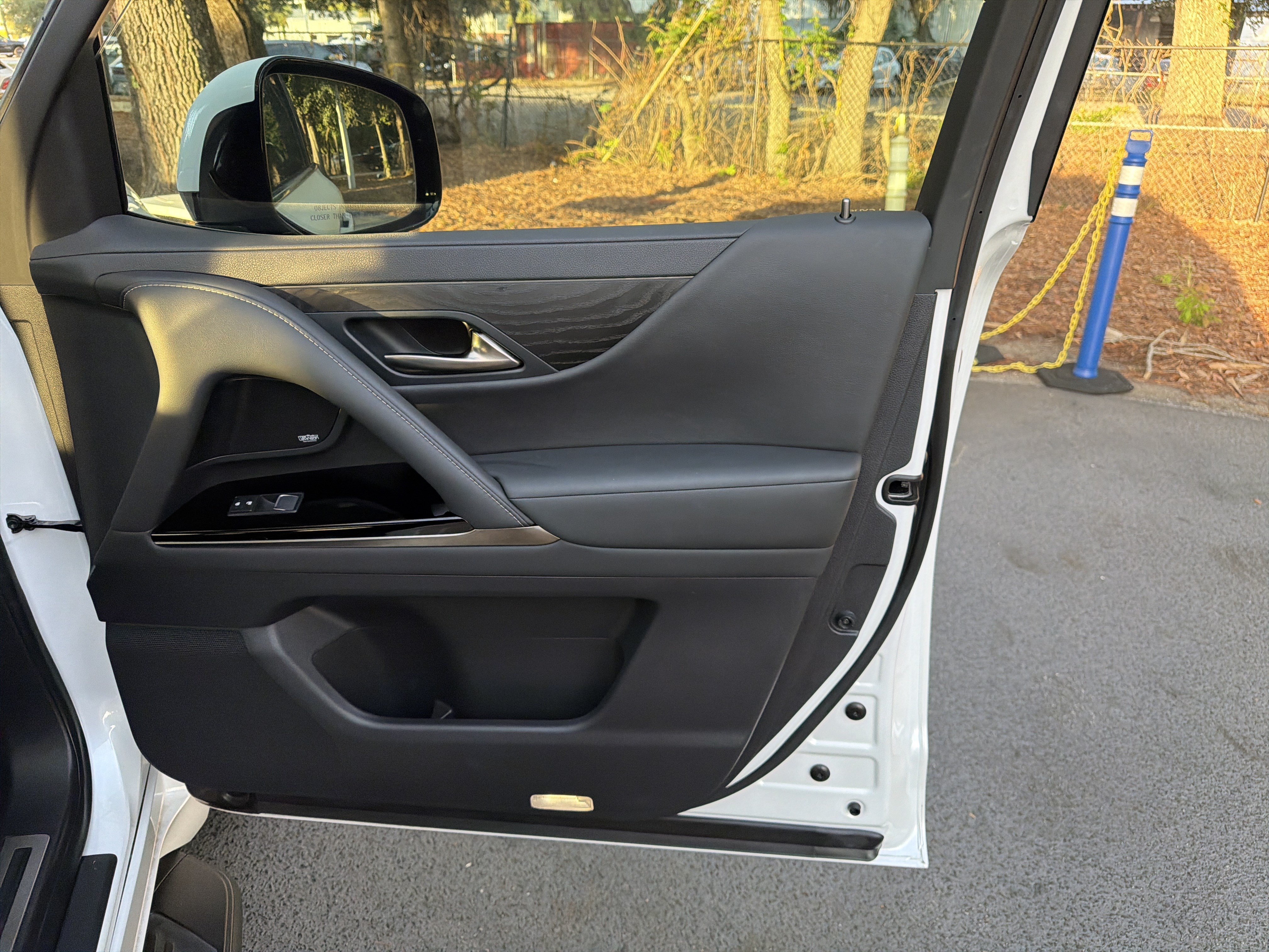 Used 2022 Lexus LX 600 4WD w/ Interior Upgrade Package image 42