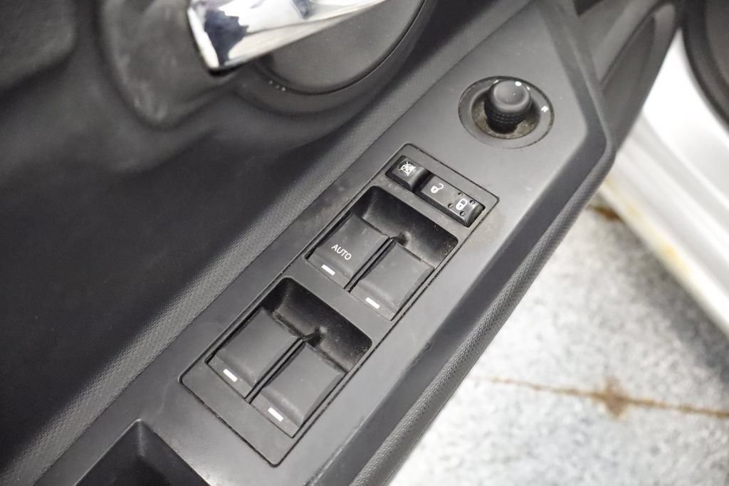 Used 2010 Dodge Avenger SXT FWD image 22