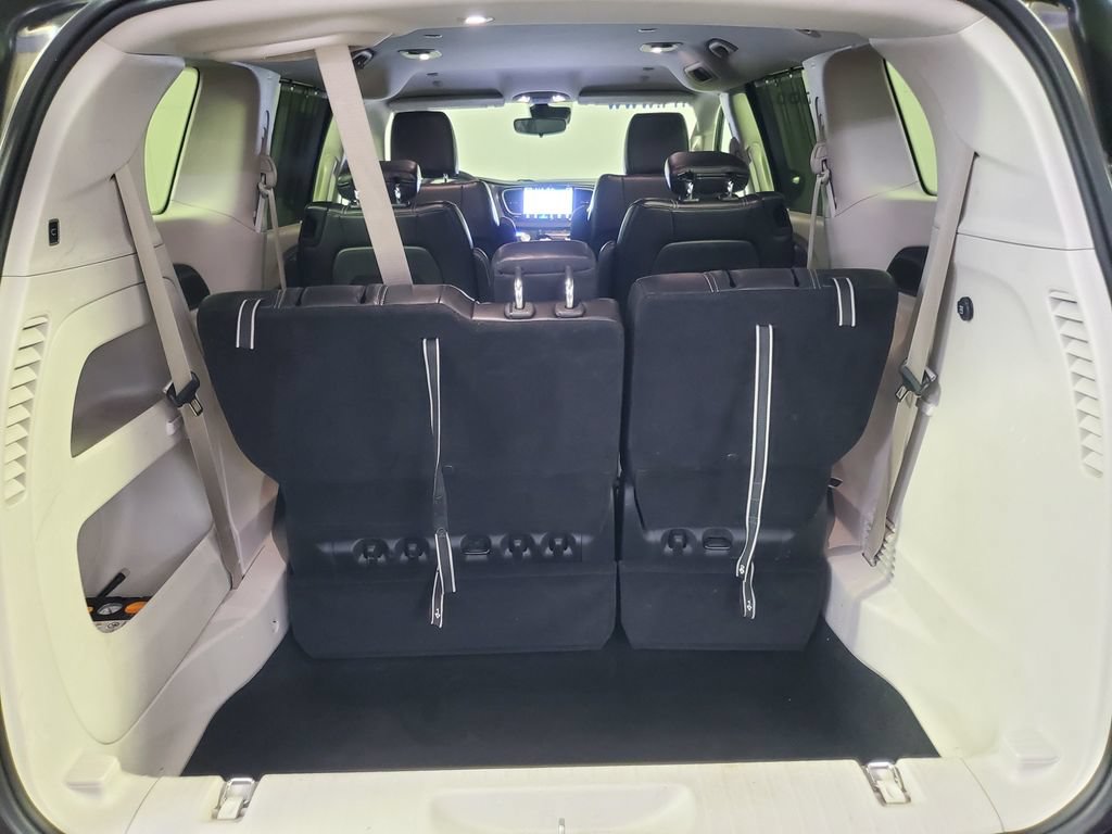 Used 2024 Chrysler Pacifica Touring-L FWD image 30