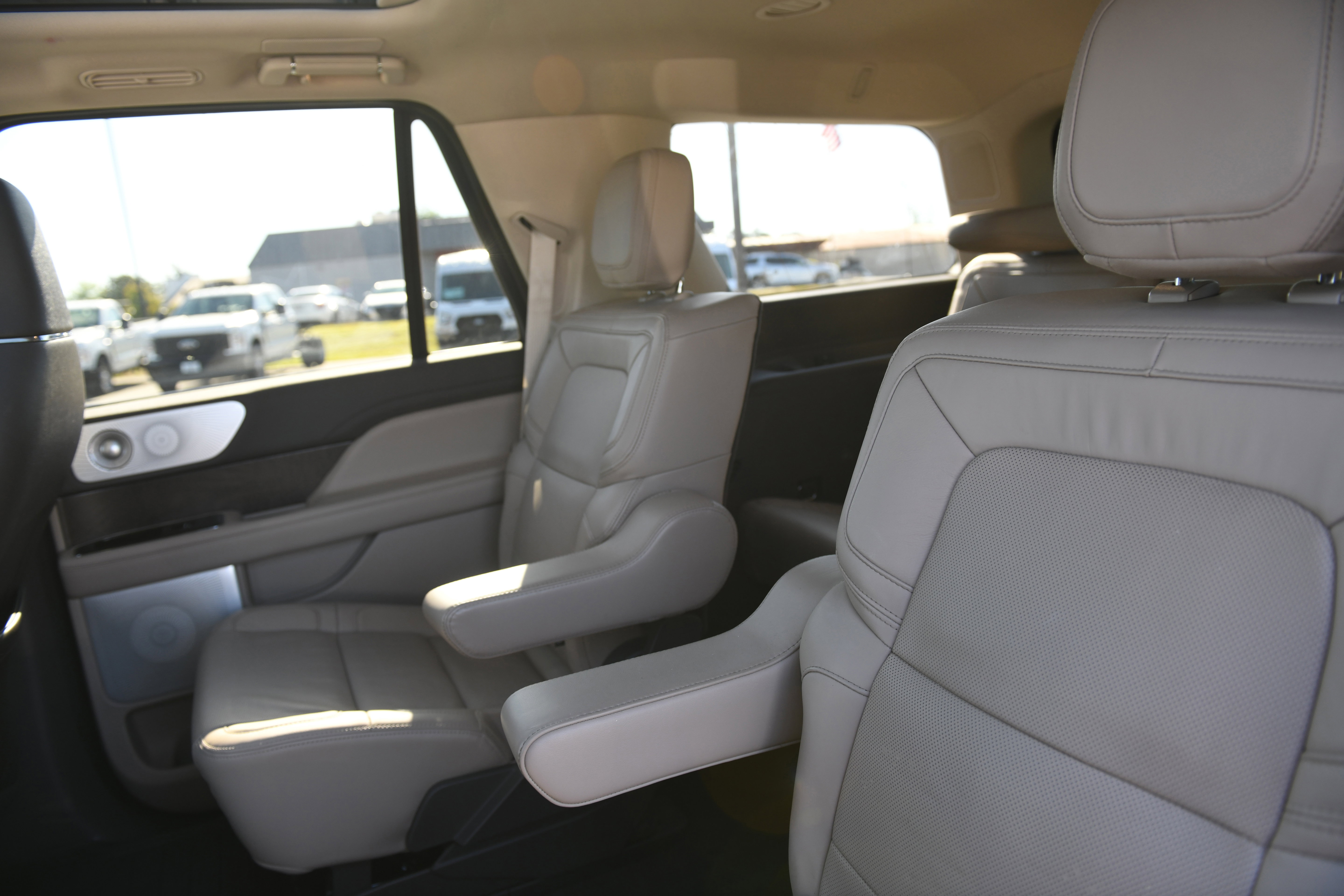 Used 2022 Lincoln Navigator Reserve AWD/4WD image 14