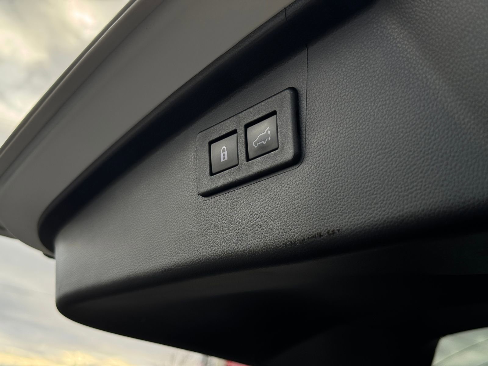 Used 2023 Subaru Outback Touring image 32