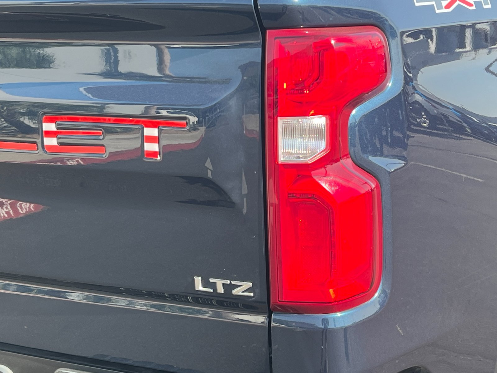 Used 2020 Chevrolet Silverado 1500 LTZ w/ LTZ Plus Package AWD/4WD image 26