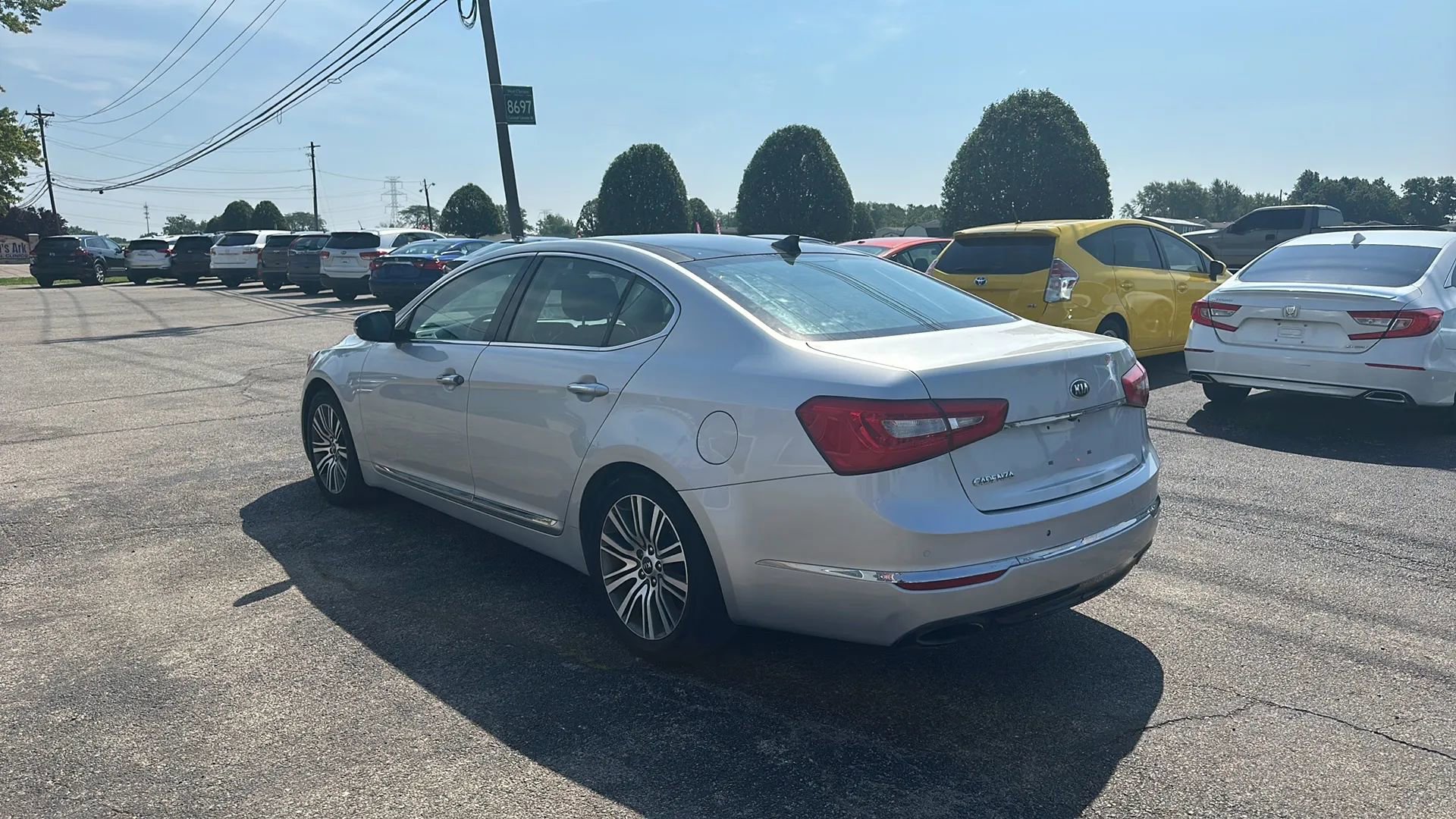 Used 2016 Kia Cadenza Premium image 3
