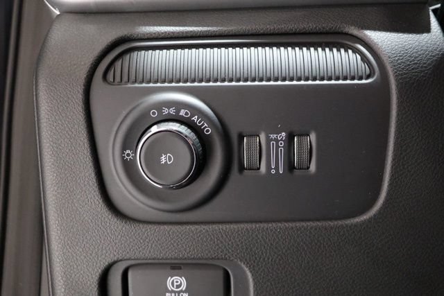 Used 2025 Jeep Wagoneer 4WD w/ Premium Group I image 21