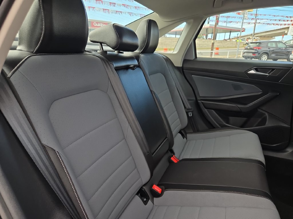 Used 2026 Volkswagen Jetta SE FWD image 30