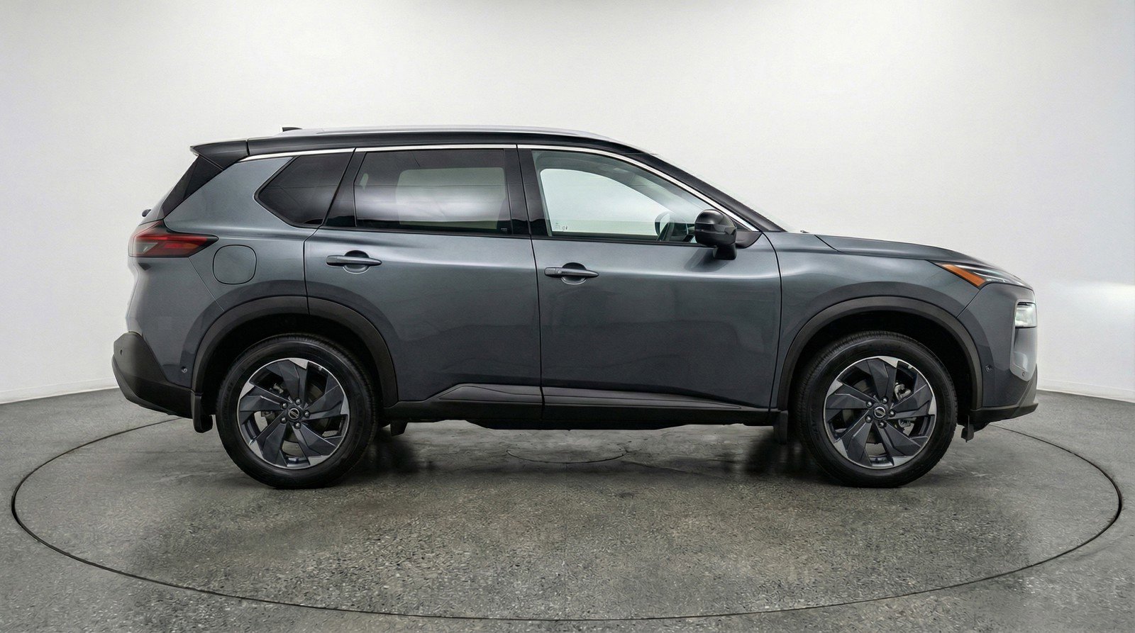 Used 2025 Nissan Rogue SV FWD image 11