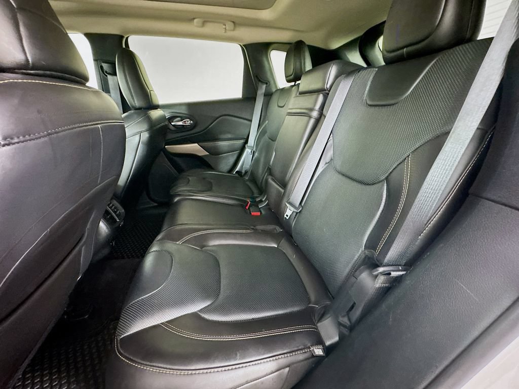 Used 2017 Jeep Cherokee High Altitude w/ Luxury Group AWD/4WD image 29