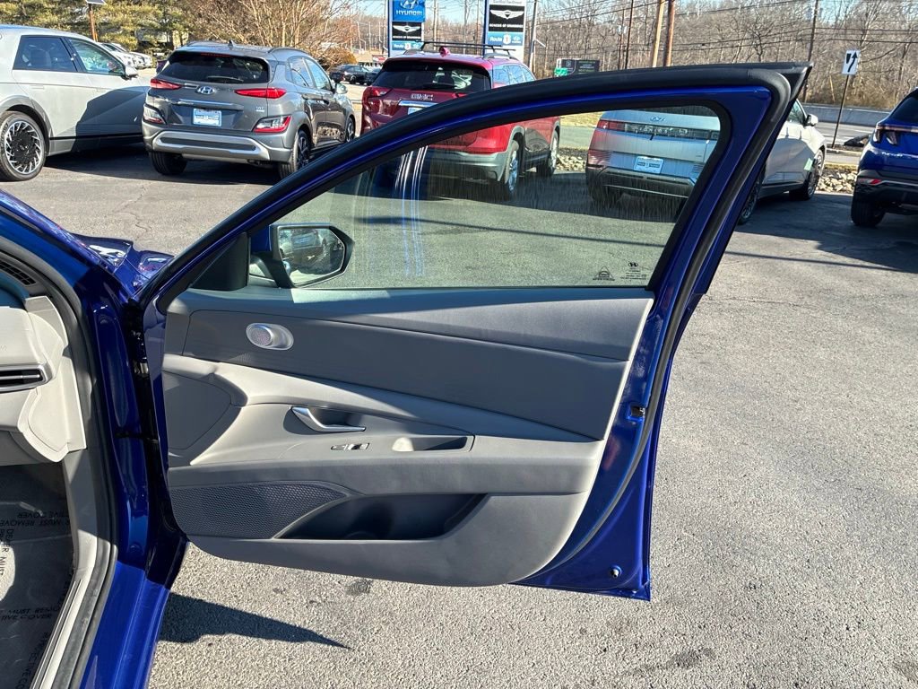 Used 2023 Hyundai Elantra SEL image 41