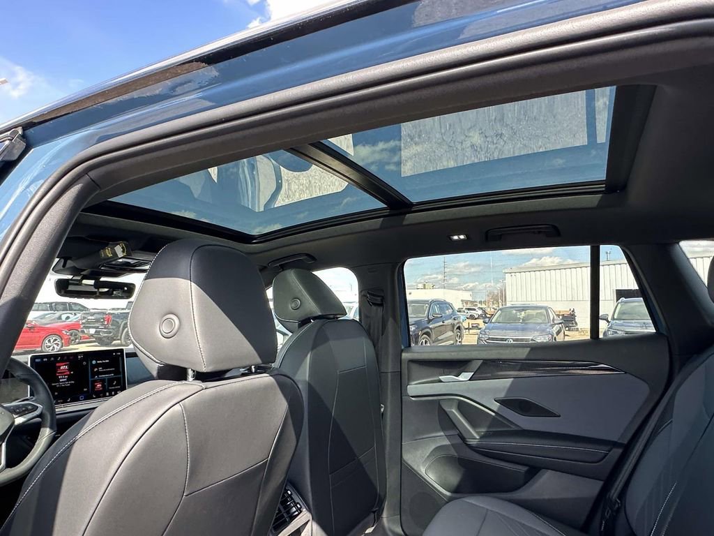 New 2026 Volkswagen Tiguan SE R-Line AWD/4WD image 10