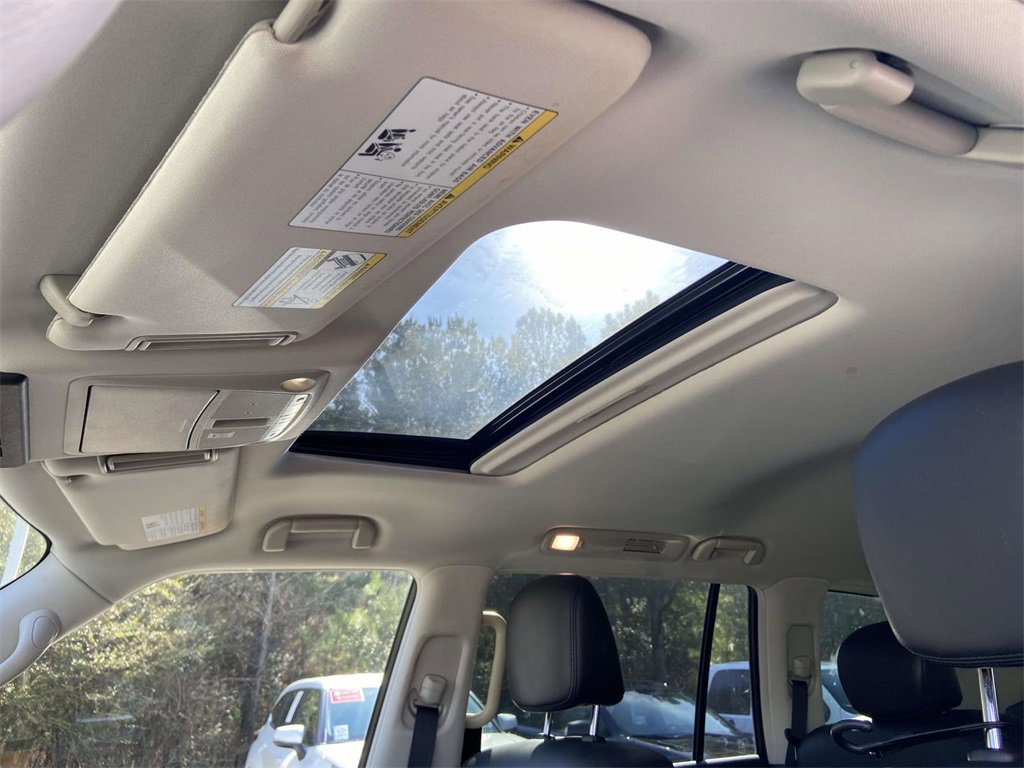 Used 2021 Nissan Armada SL w/ Captain's Chairs Package image 21