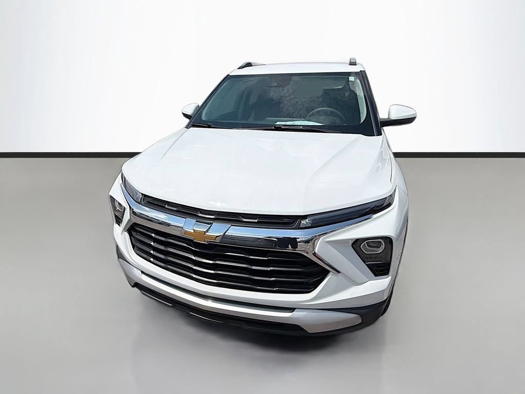 Used 2024 Chevrolet TrailBlazer LT w/ Driver Confidence Package AWD/4WD image 2
