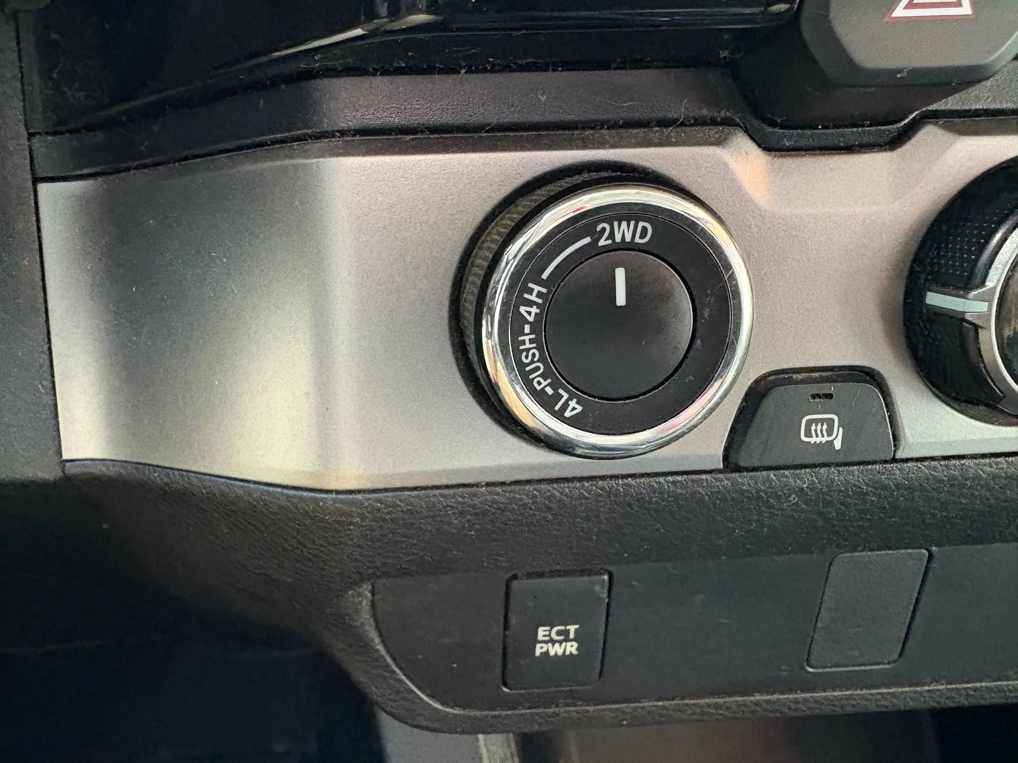 Used 2018 Toyota Tacoma SR5 w/ SR5 Appearance Package (SM) image 15