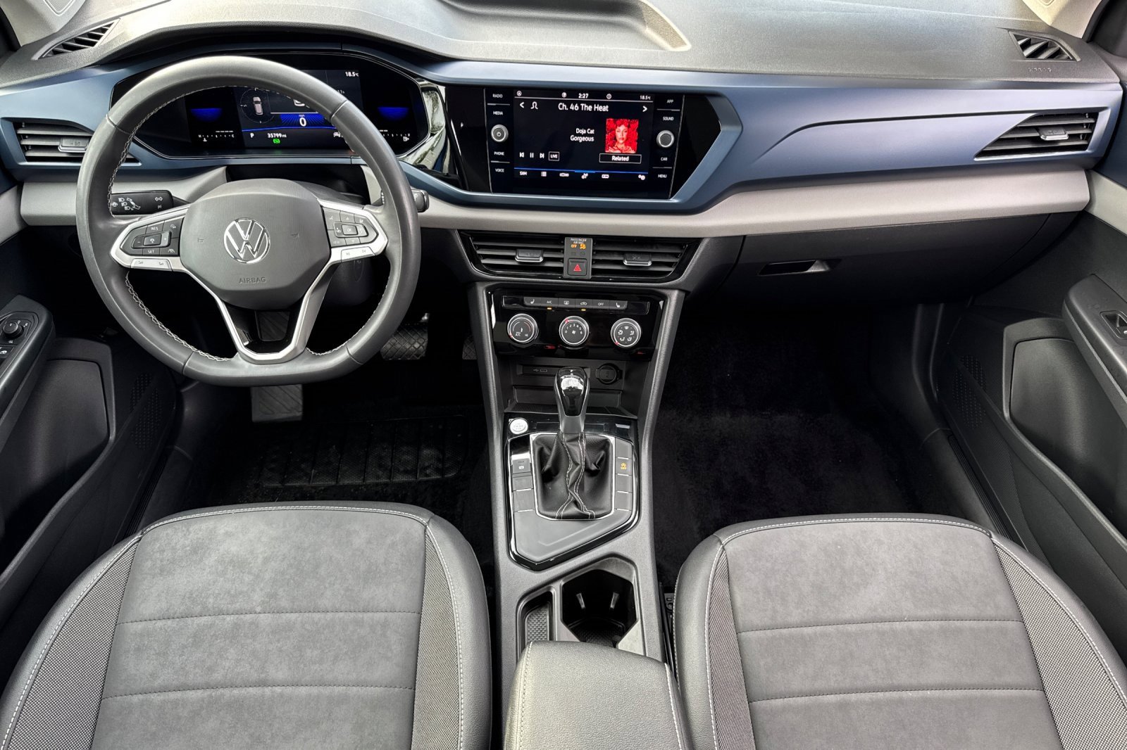 Used 2023 Volkswagen Taos SE w/ Panoramic Sunroof Package image 13